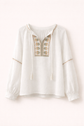 Blusa campesina de algodón texturizado bordada en color marfil suave (100 % algodón)