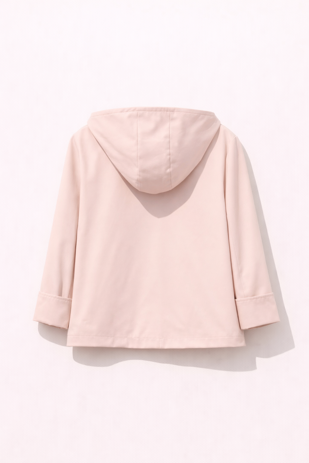 Chaqueta cortavientos ligera con capucha