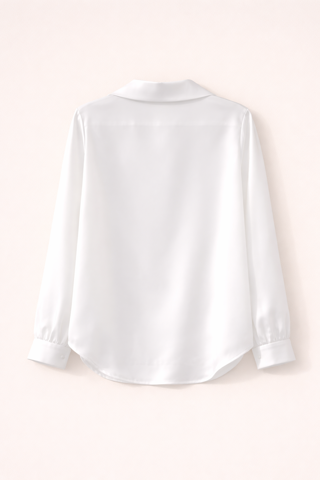 Blusa fluida con botones y efecto satén en color marfil